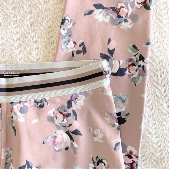 Beyond Yoga Olympus High Waisted Legging in Impression Floral Blush size medium - Picture 11 of 12